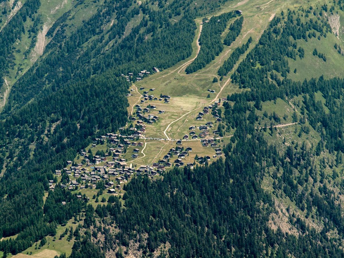 Rosswald Gruppenhaus Im Walliser Alpstyle מראה חיצוני תמונה