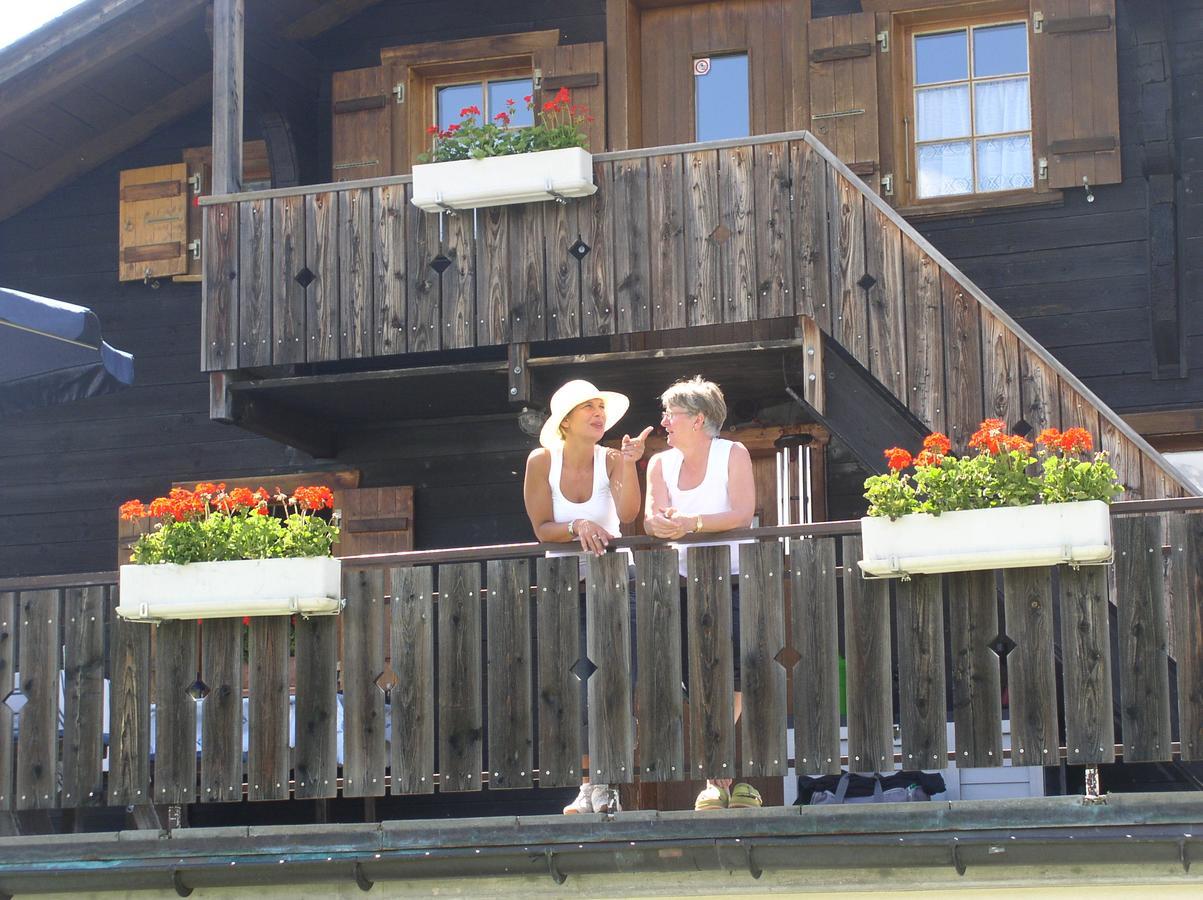 Rosswald Gruppenhaus Im Walliser Alpstyle מראה חיצוני תמונה