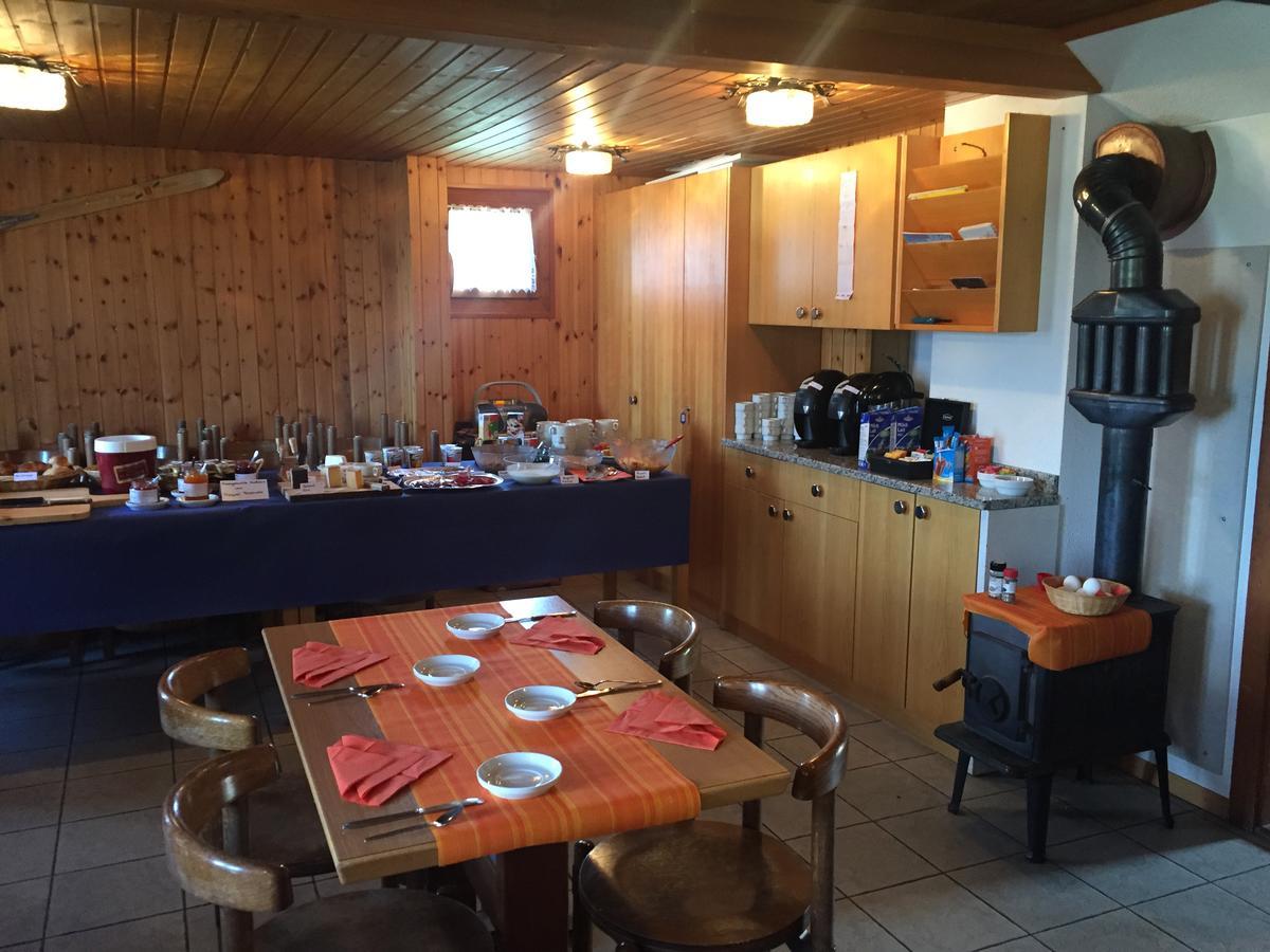 Rosswald Gruppenhaus Im Walliser Alpstyle מראה חיצוני תמונה